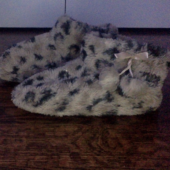 fuzzy slipers - Picture 1 of 4